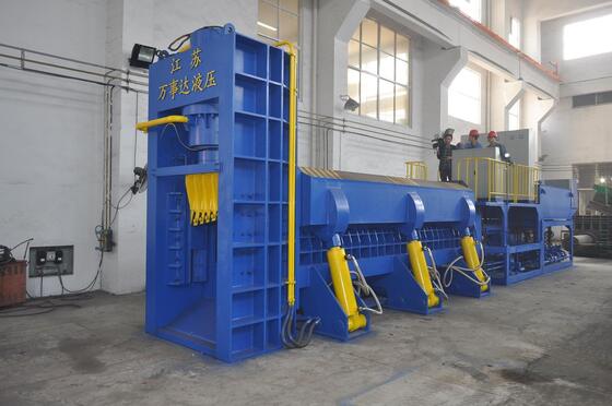 Tudo em um corte de metal e baler. Solução eficiente de processamento de sucata para aço, ferro e alumínio.